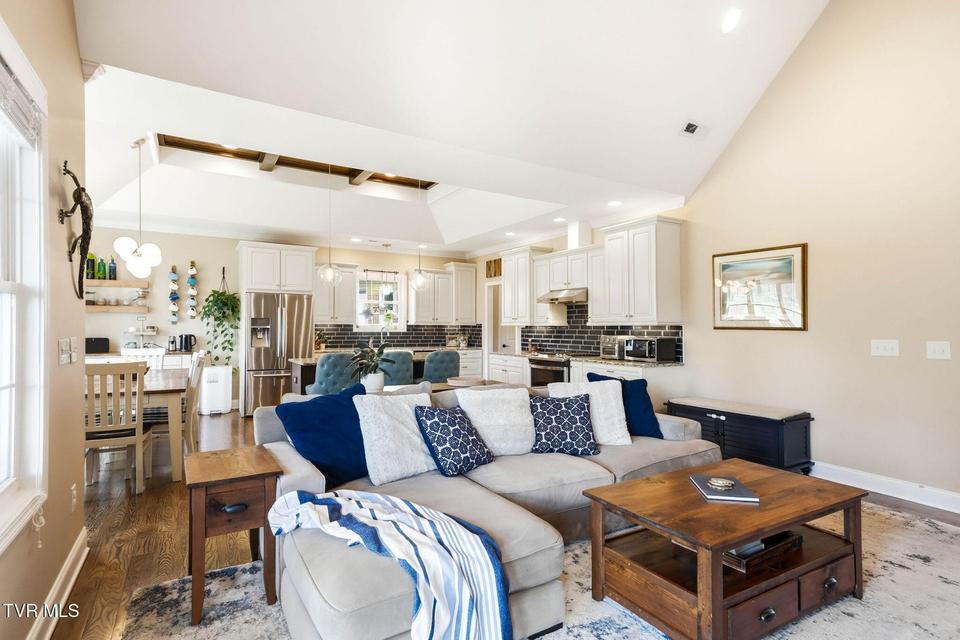 Photo #11: 425 Settlers Way