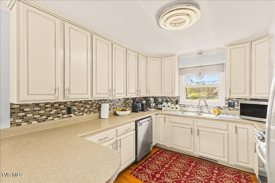 Photo #14: 1605 Southwest Avenue