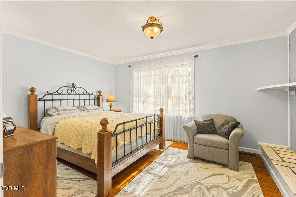 Photo #25: 1605 Southwest Avenue