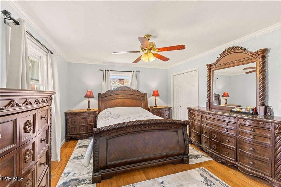 Photo #32: 1605 Southwest Avenue