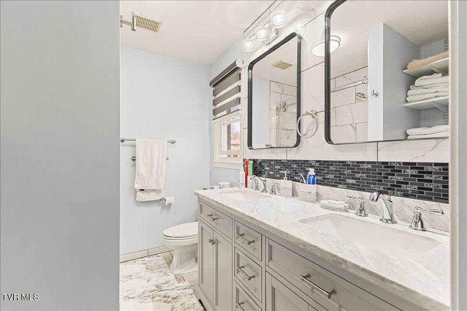 Photo #33: 1605 Southwest Avenue