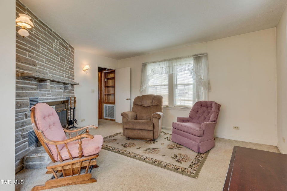 Photo #4: 902 Federal Street