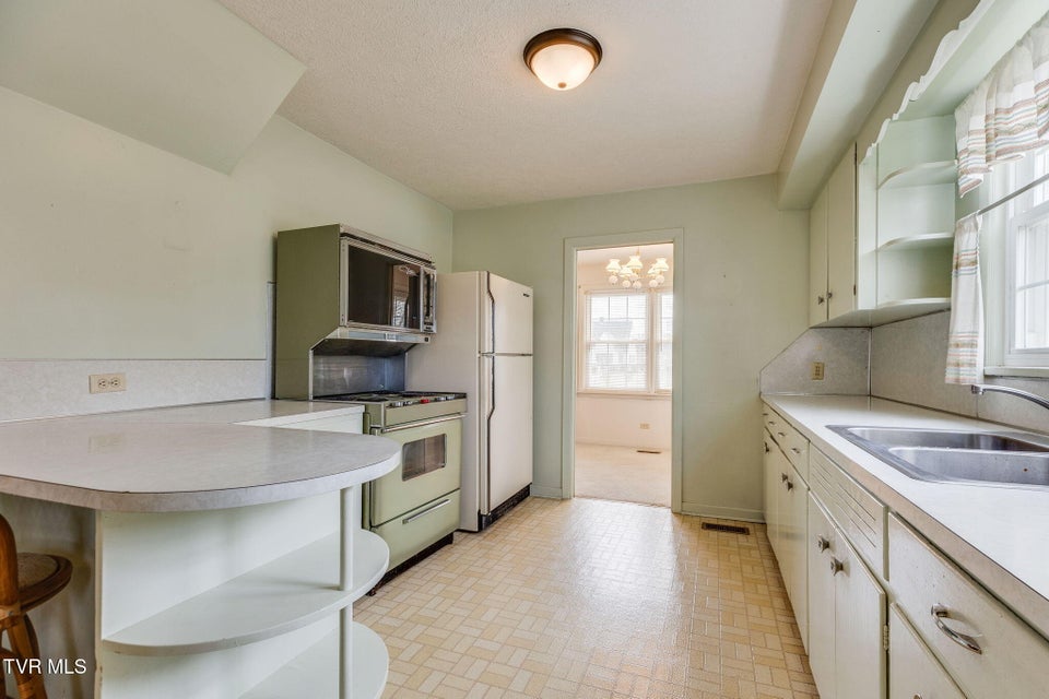 Photo #8: 902 Federal Street