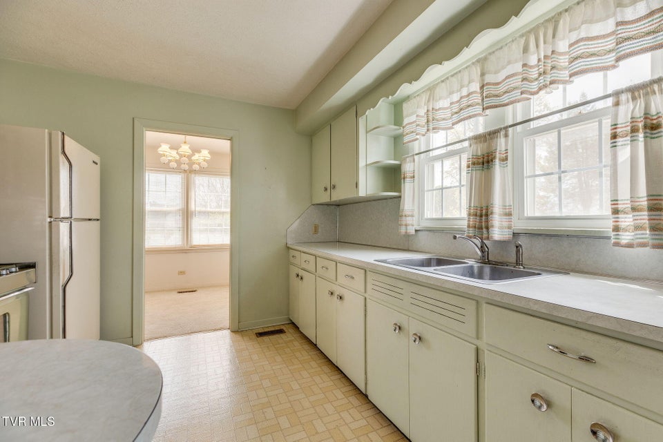 Photo #9: 902 Federal Street