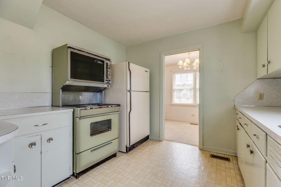 Photo #10: 902 Federal Street