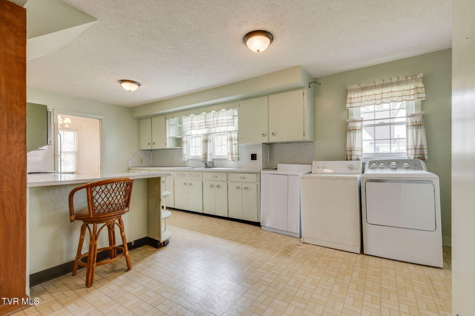 Photo #11: 902 Federal Street