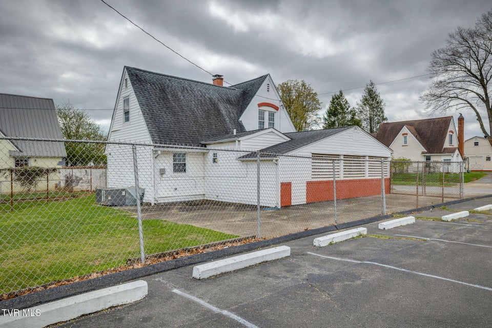 Photo #27: 902 Federal Street