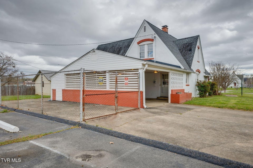 Photo #28: 902 Federal Street