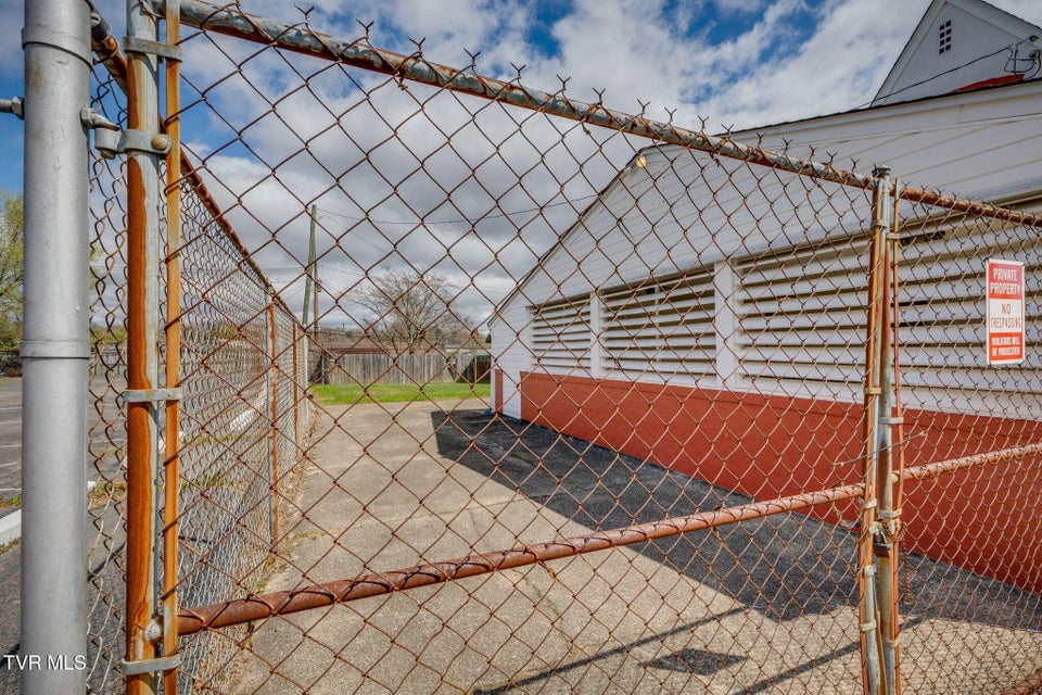 Photo #29: 902 Federal Street