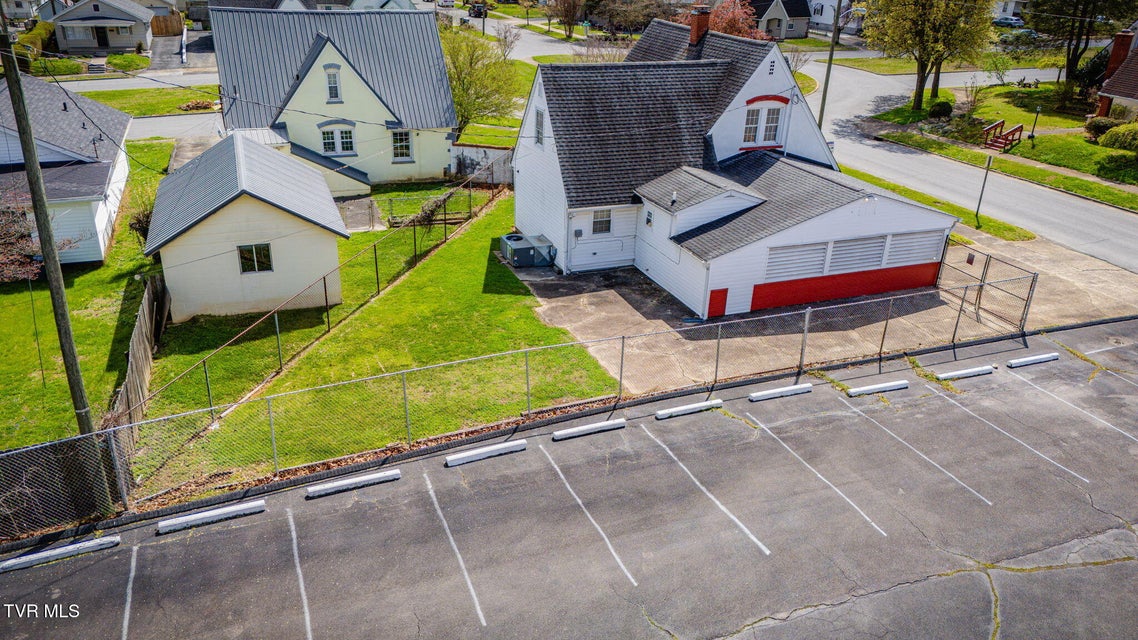 Photo #31: 902 Federal Street