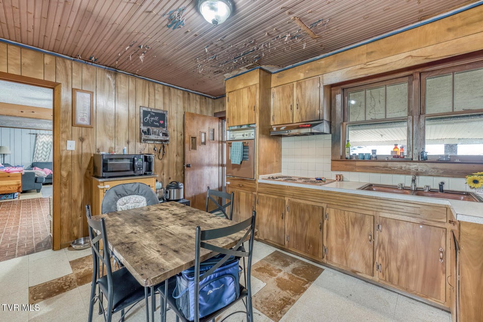 Photo #8: 880 Highway 44 