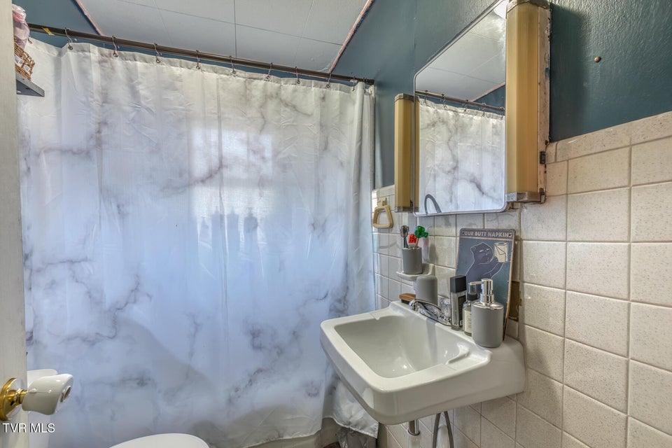 Photo #11: 880 Highway 44 