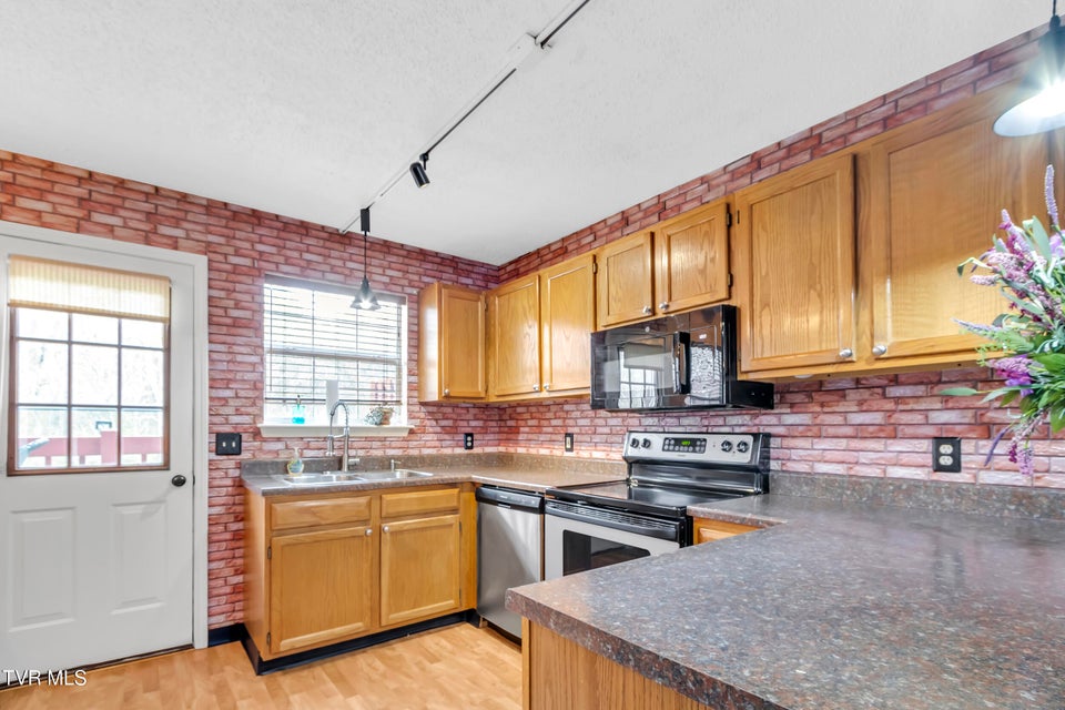 Photo #5: 2931 Broad Street