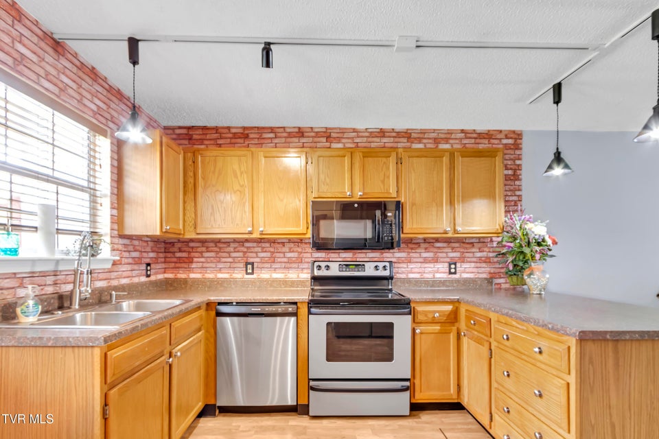 Photo #4: 2931 Broad Street