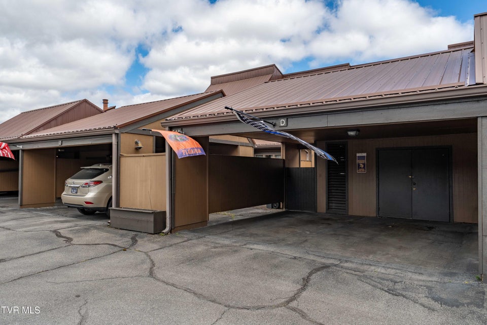 Photo #6: 548 Fleetwood Drive