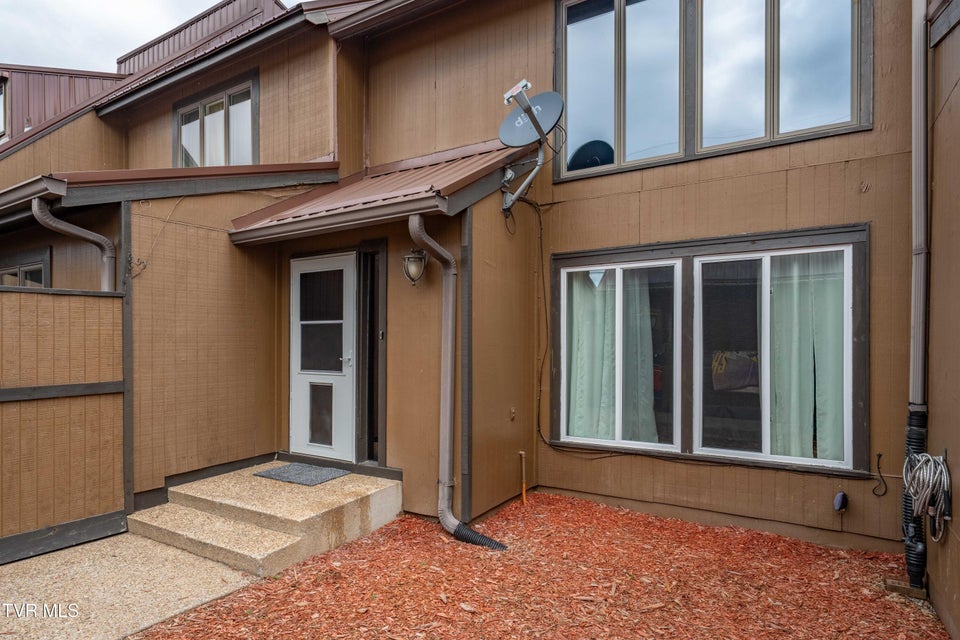 Photo #8: 548 Fleetwood Drive