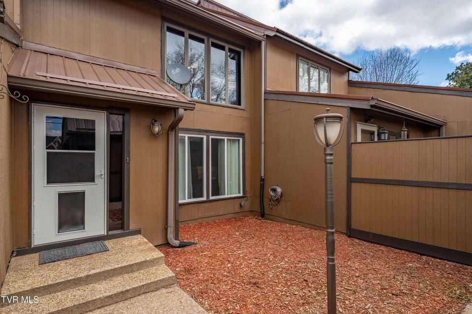 Photo #9: 548 Fleetwood Drive