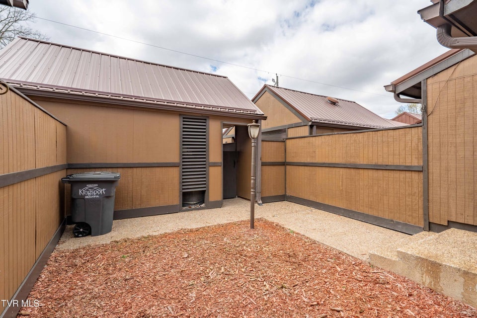 Photo #11: 548 Fleetwood Drive