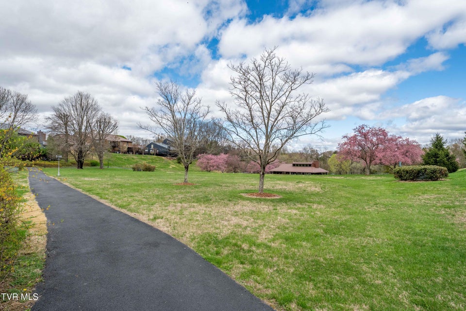 Photo #12: 548 Fleetwood Drive