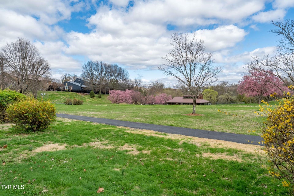 Photo #16: 548 Fleetwood Drive