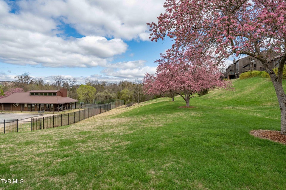 Photo #26: 548 Fleetwood Drive