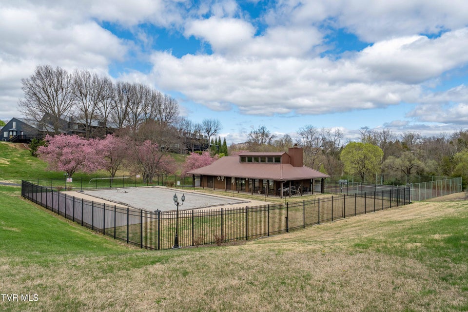 Photo #27: 548 Fleetwood Drive