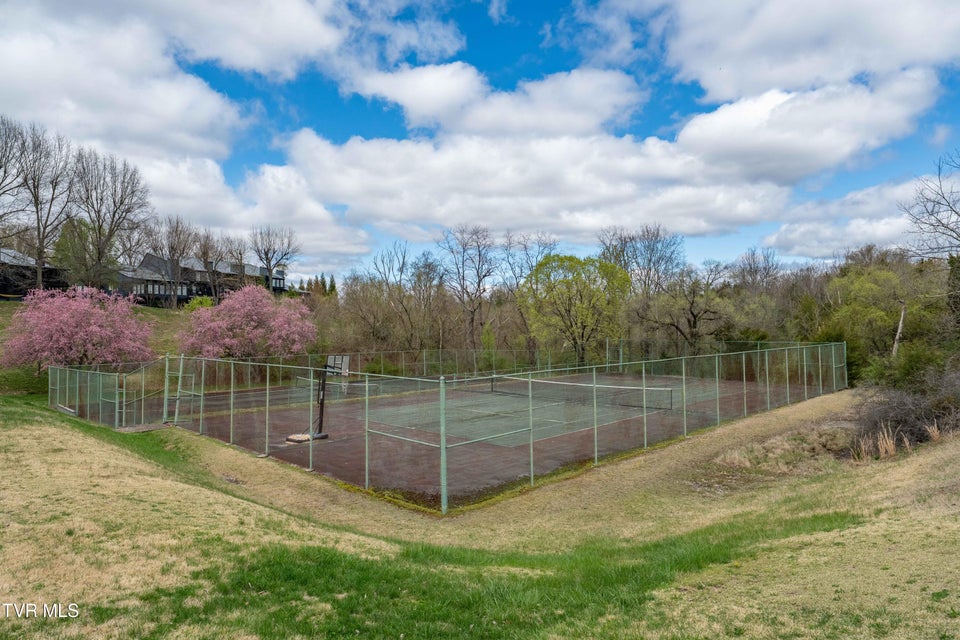 Photo #29: 548 Fleetwood Drive