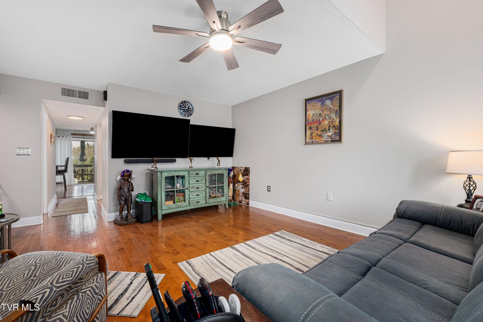 Photo #2: 548 Fleetwood Drive