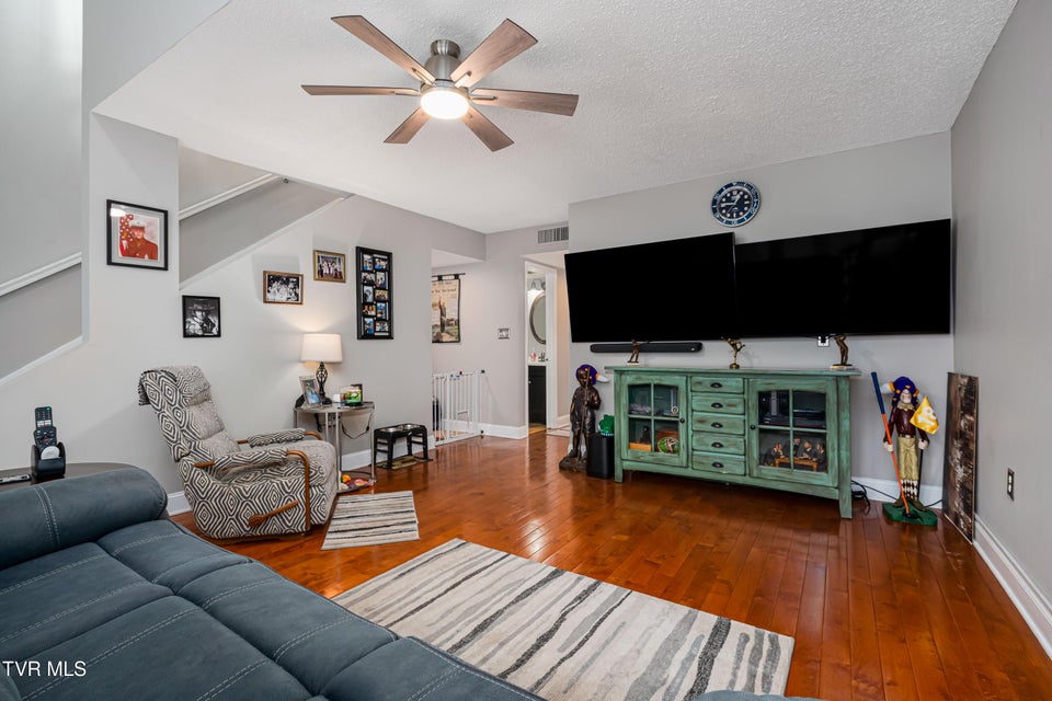 Photo #32: 548 Fleetwood Drive