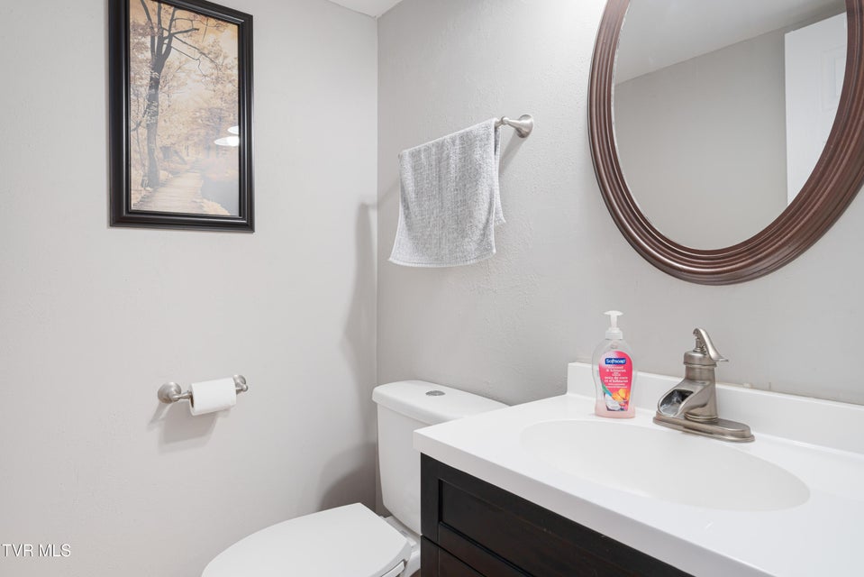 Photo #35: 548 Fleetwood Drive