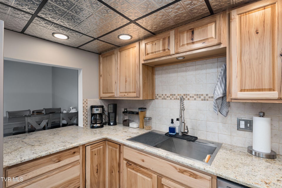 Photo #37: 548 Fleetwood Drive