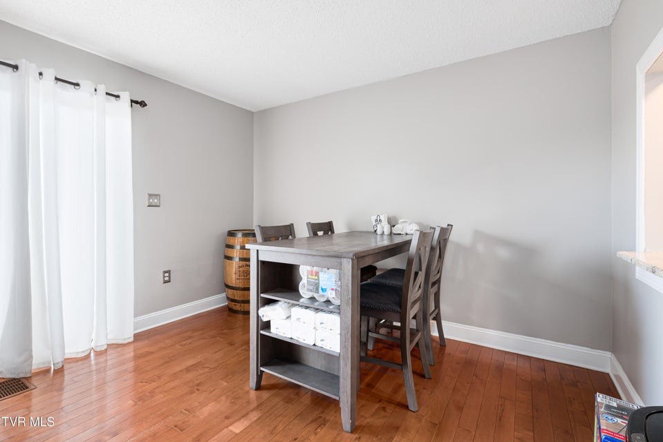 Photo #40: 548 Fleetwood Drive