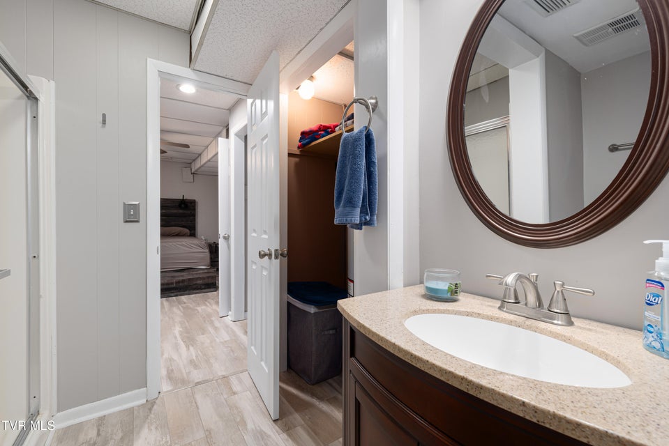 Photo #53: 548 Fleetwood Drive