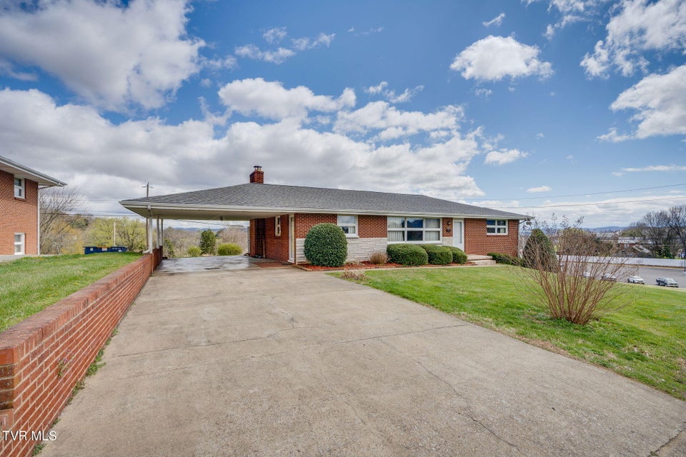 Photo #3: 801 Mimosa Drive