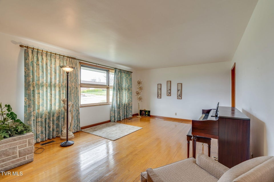 Photo #5: 801 Mimosa Drive