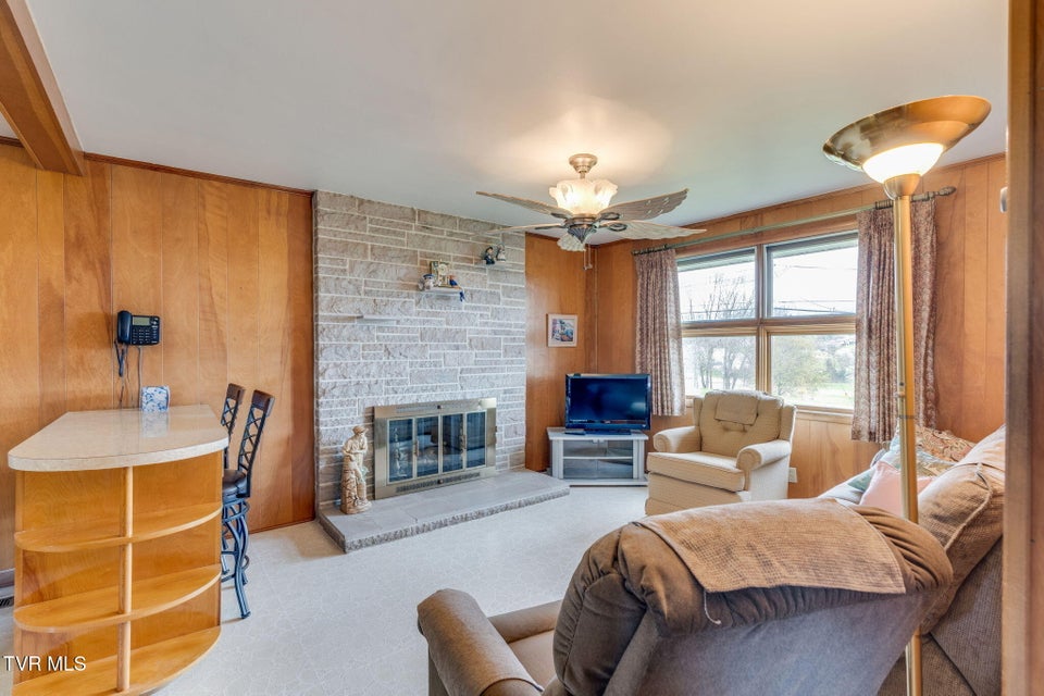 Photo #7: 801 Mimosa Drive