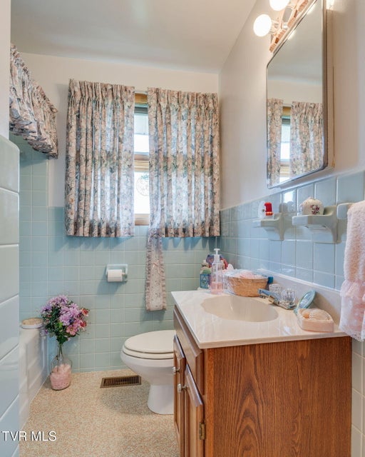 Photo #29: 801 Mimosa Drive