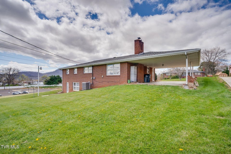 Photo #32: 801 Mimosa Drive