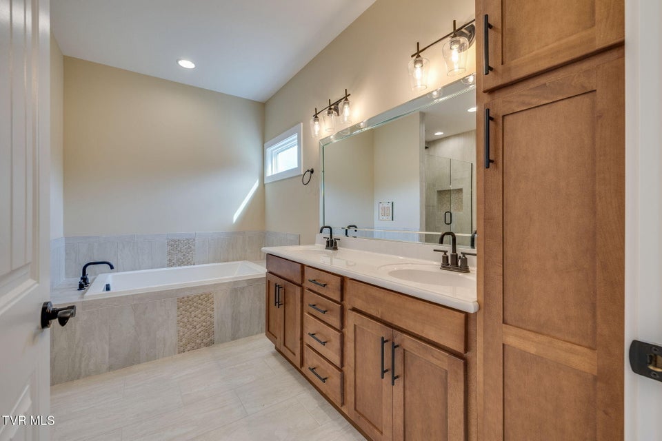 Photo #16: 518 Middays Rest