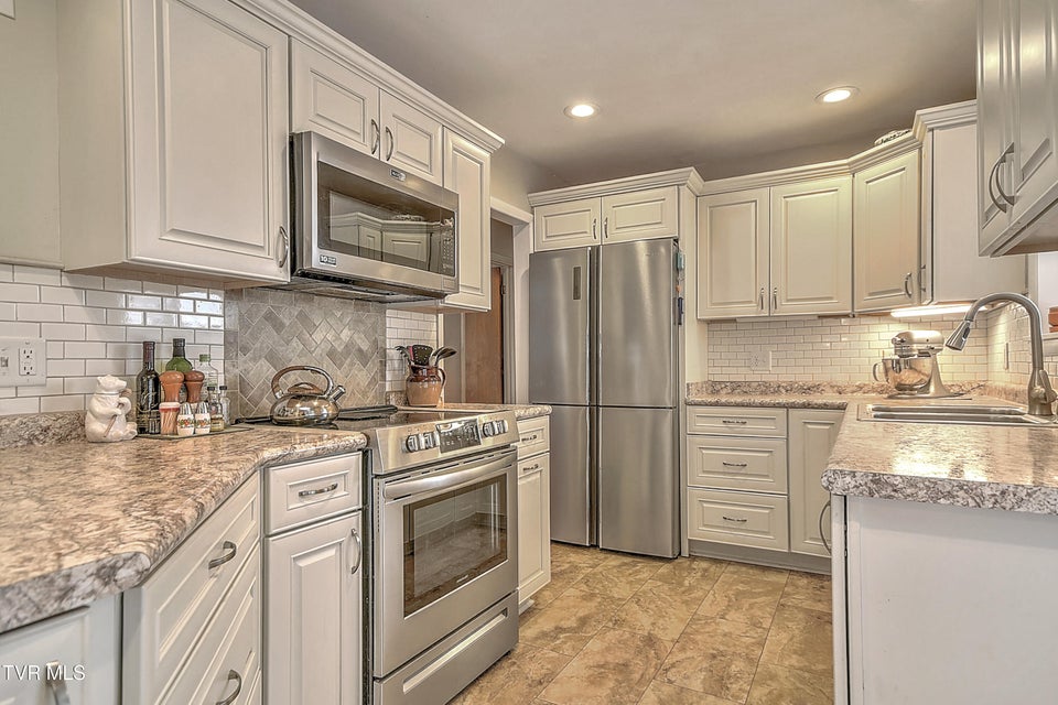 Photo #2: 806 Hollis Street