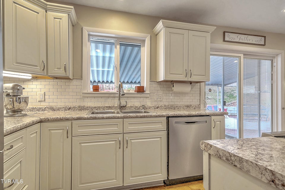 Photo #5: 806 Hollis Street