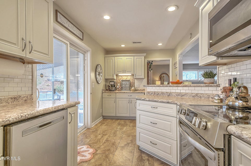 Photo #6: 806 Hollis Street