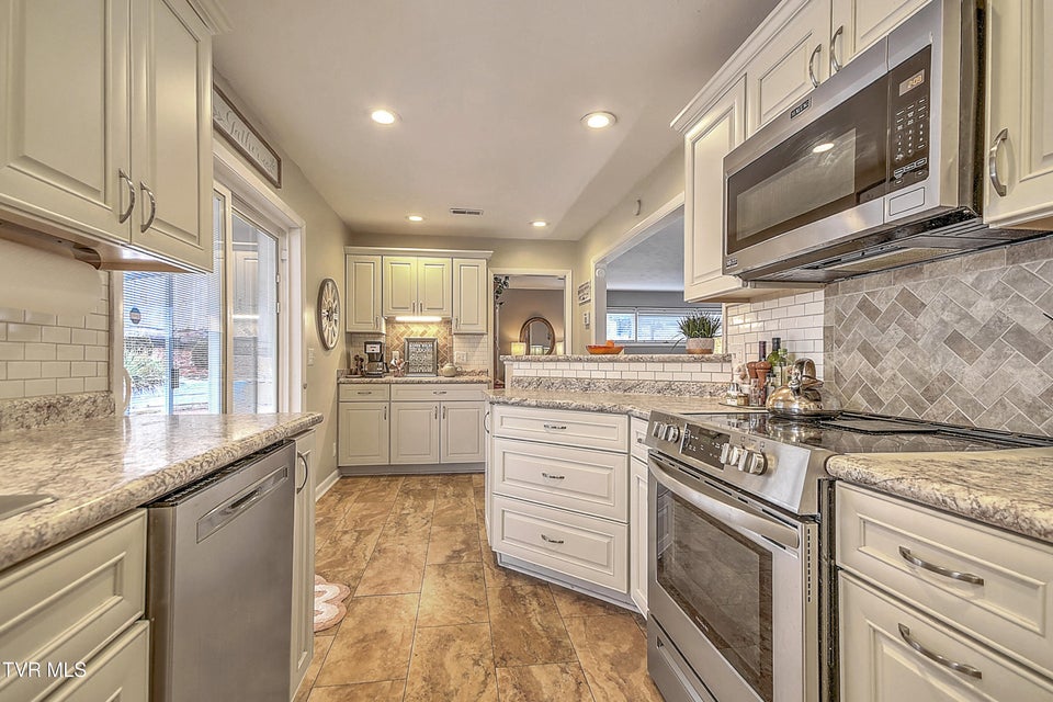 Photo #7: 806 Hollis Street