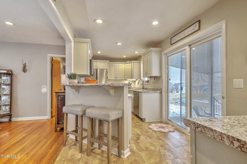 Photo #9: 806 Hollis Street