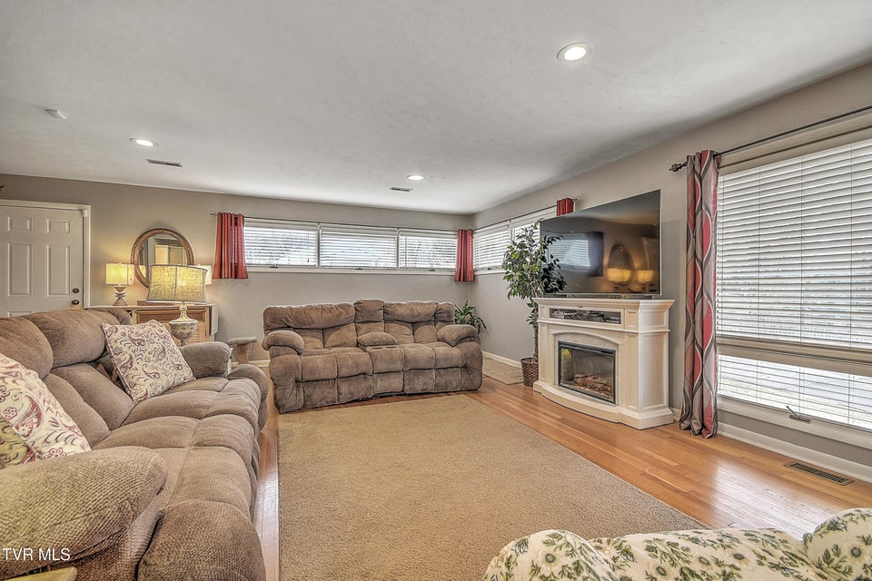 Photo #10: 806 Hollis Street