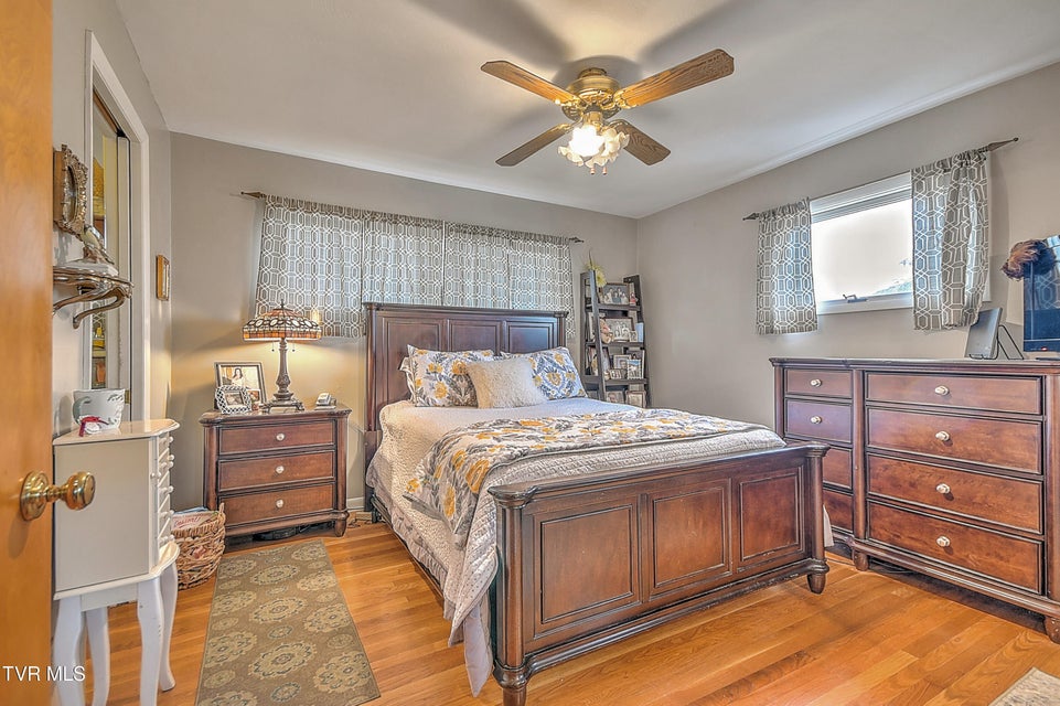 Photo #12: 806 Hollis Street