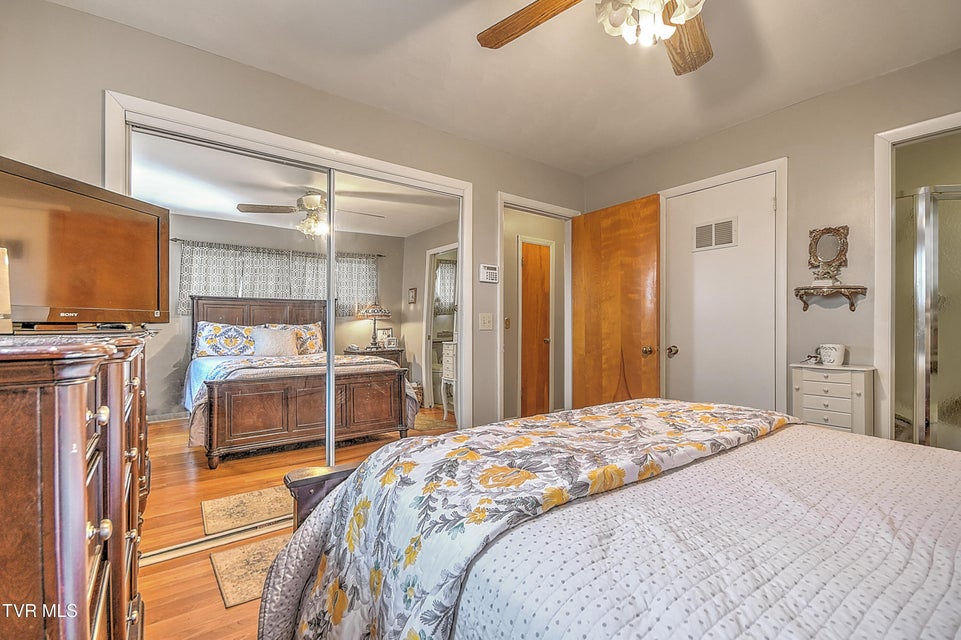 Photo #13: 806 Hollis Street