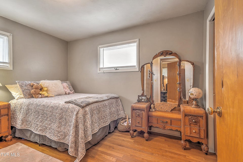 Photo #14: 806 Hollis Street