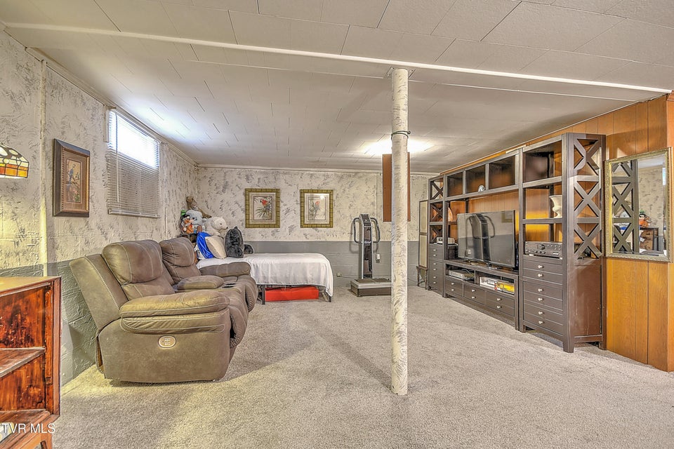 Photo #23: 806 Hollis Street