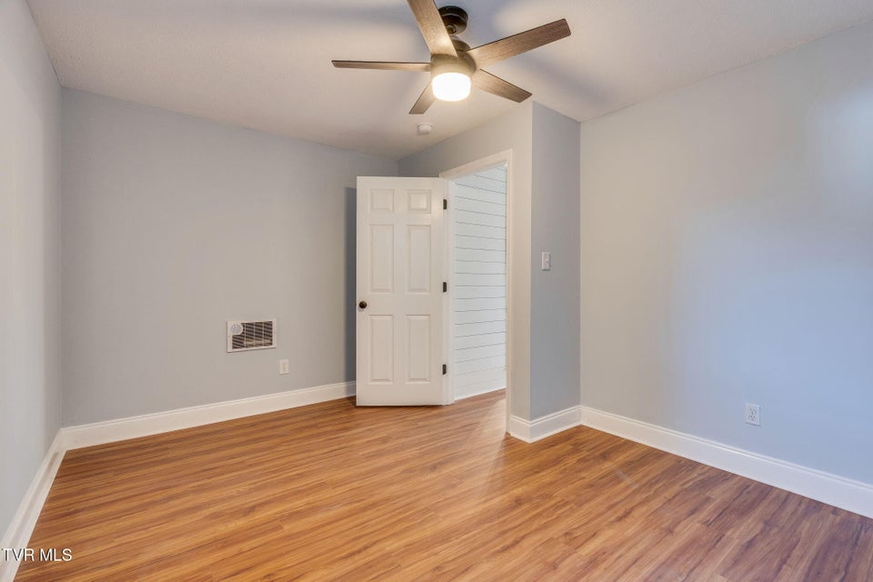 Photo #38: 1405 Dover Road